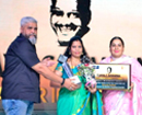 Mumbai: Sharada Anchan conferred M B Kukyan Writer of the Year Award